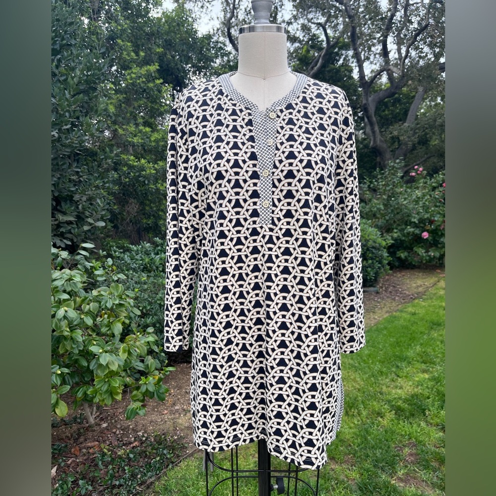 J. McLaughlin “Boca” Tunic Split Neck Top - size L